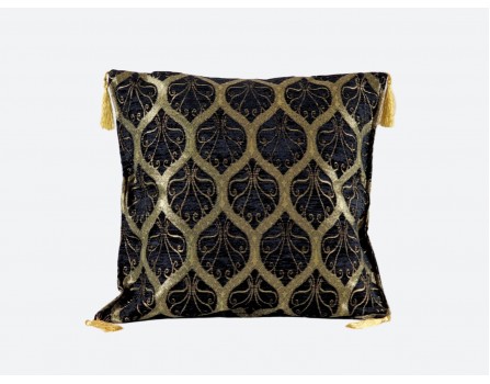 Черная подушка с<br/><span class='tw-product-name2'>серебряным орнаментом</span> test alt 4