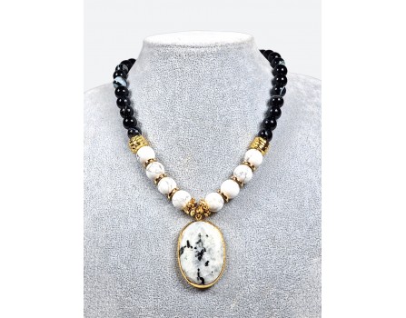 Колье из оникса и<br/><span class='tw-product-name2'>лунного камня</span>