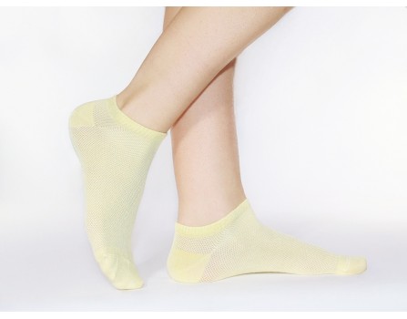 Короткие носки<br/><span class='tw-product-name2'>светло-желтого цвета</span>