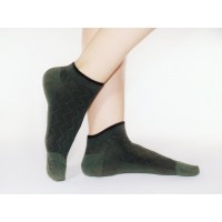 Темно-зеленые носки<br/><span class='tw-product-name2'>с полосками</span>